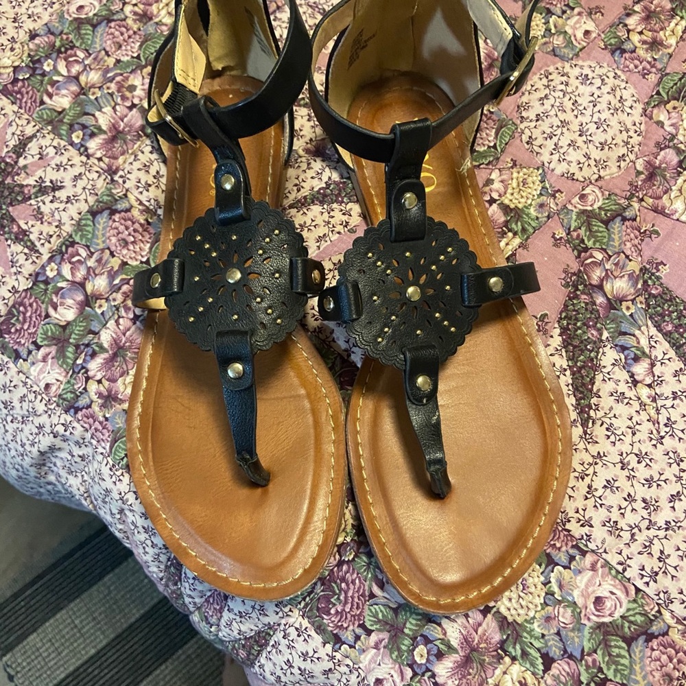 New size 7 sandals